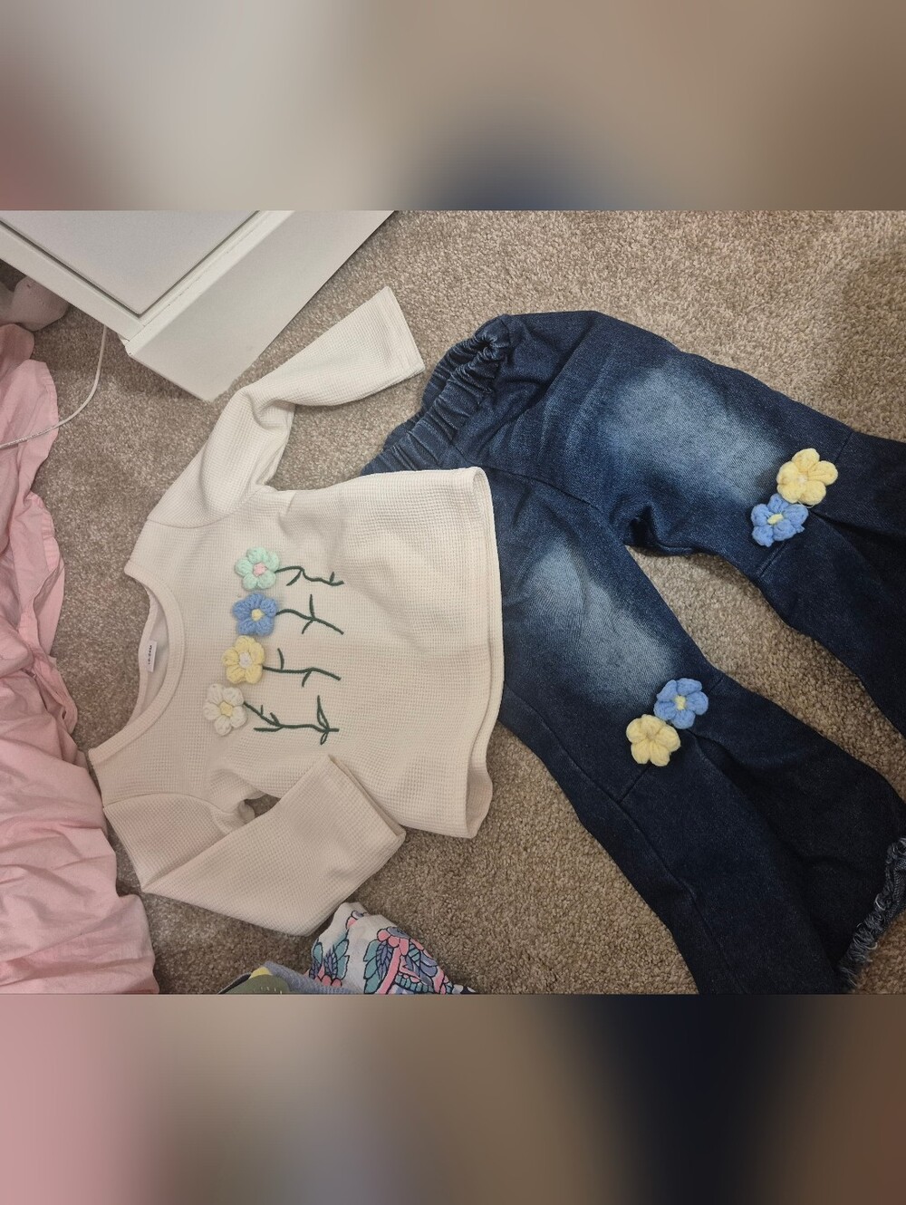 Cream Floral Applique Top with Dark Wash Flower Jeans Set